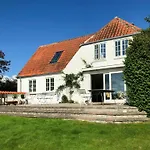 Historic House With Beautiful View On South Funen 度假居