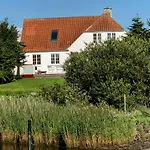 Historic House With Beautiful View On South Funen Fjaellebroen