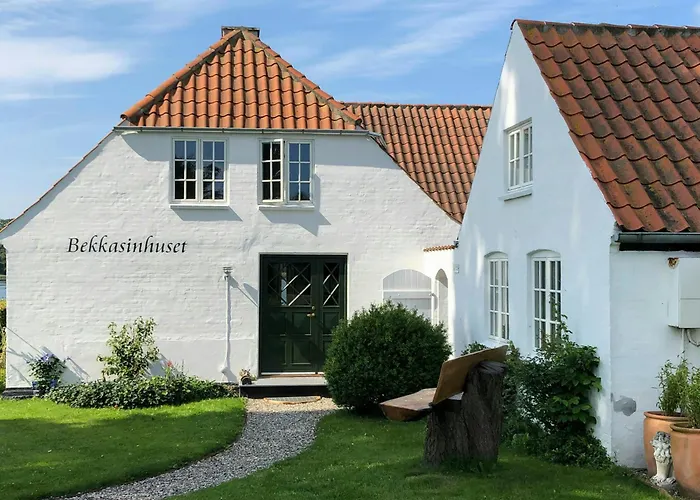 Historic House With Beautiful View On South Funen Vakantiehuis Fjaellebroen