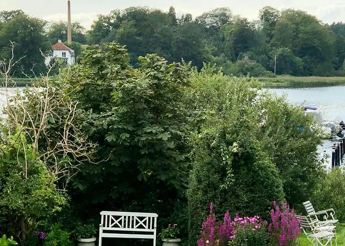 Vakantiehuis Historic House With Beautiful View On South Funen *